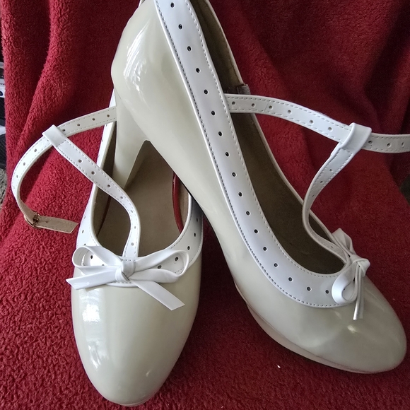 Mary Jane Pumps - Picture 2 of 4